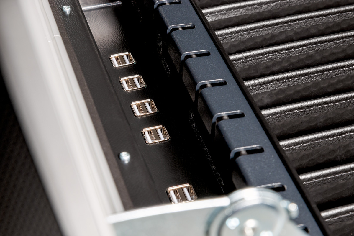 Case i16 CHARGE&SYNC für 16 Geräte, inkl. USB-A auf Lightning / LED-Kabel - Image 3